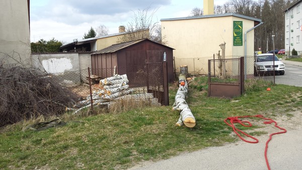 Směrové kácení s přetažením